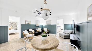 Vila, beberapa kamar, kolam renang pribadi, pemandangan danau | Area keluarga