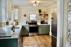 Fridge, microwave, oven, stovetop - Charming Family Cottage | Sleeps 8 (Dayton)