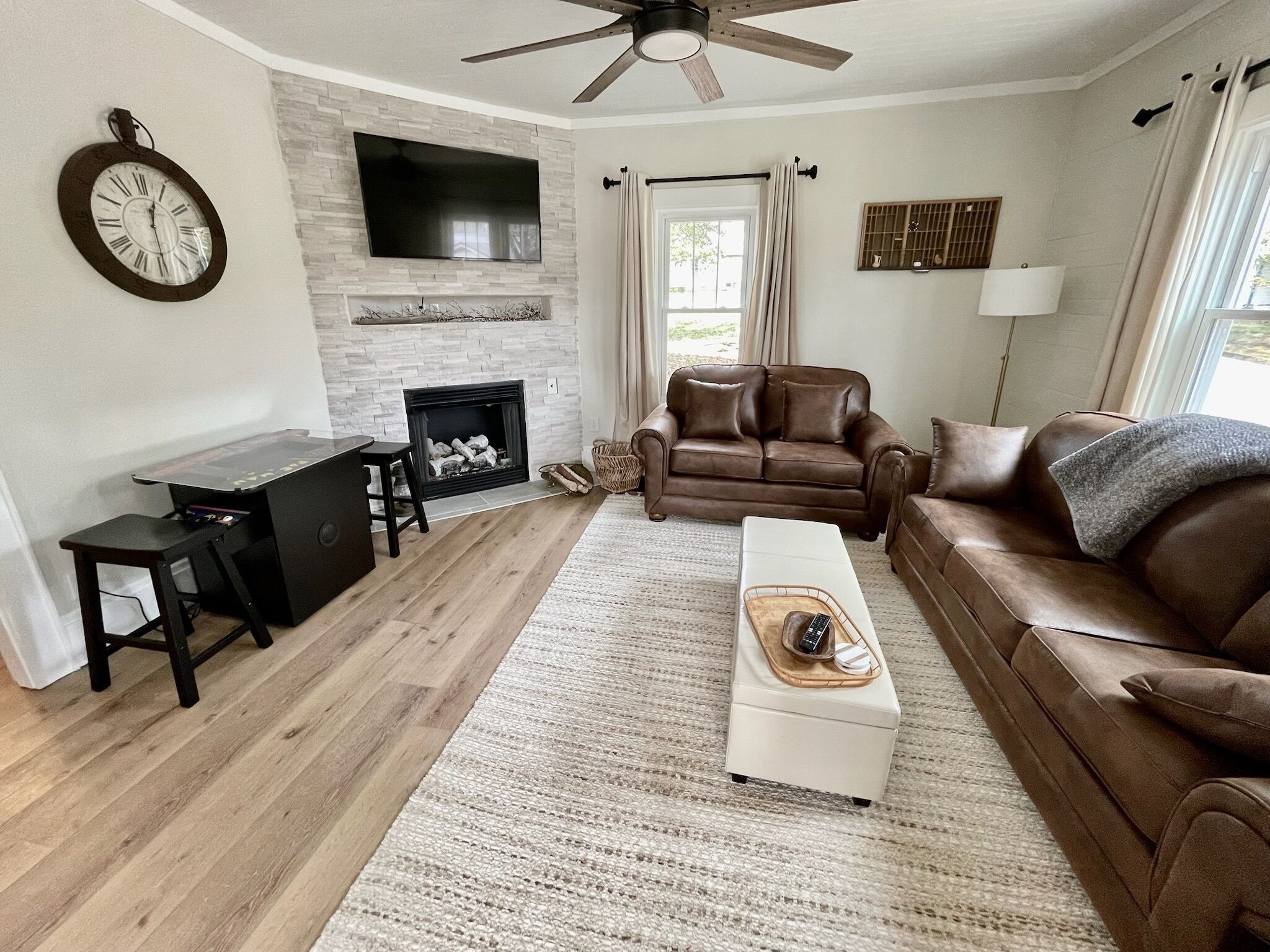 Smart TV, fireplace, video games