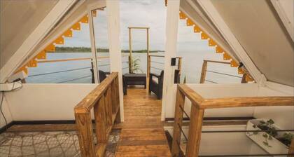 HIP NAUTIC FLOATING LODGE