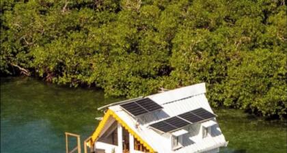 HIP NAUTIC FLOATING LODGE