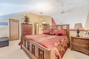 4 soverom, strykejern/-brett, reiseseng for barn og wi-fi (inkludert)