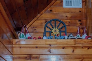 Interior - Gnome - Firepit, Pickle Ball, mt views, fireplace (Sevierville)