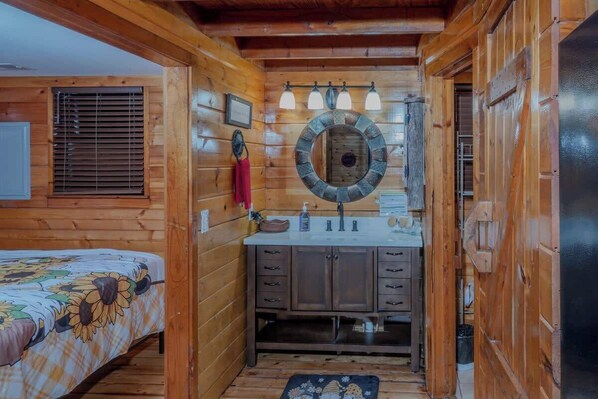 2 bedrooms, iron/ironing board, travel crib, free WiFi