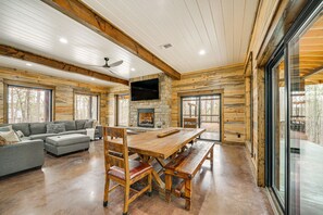 Interior - Grand Broken Bow Cabin w/ Hot Tub & Spacious Deck! (Broken Bow)