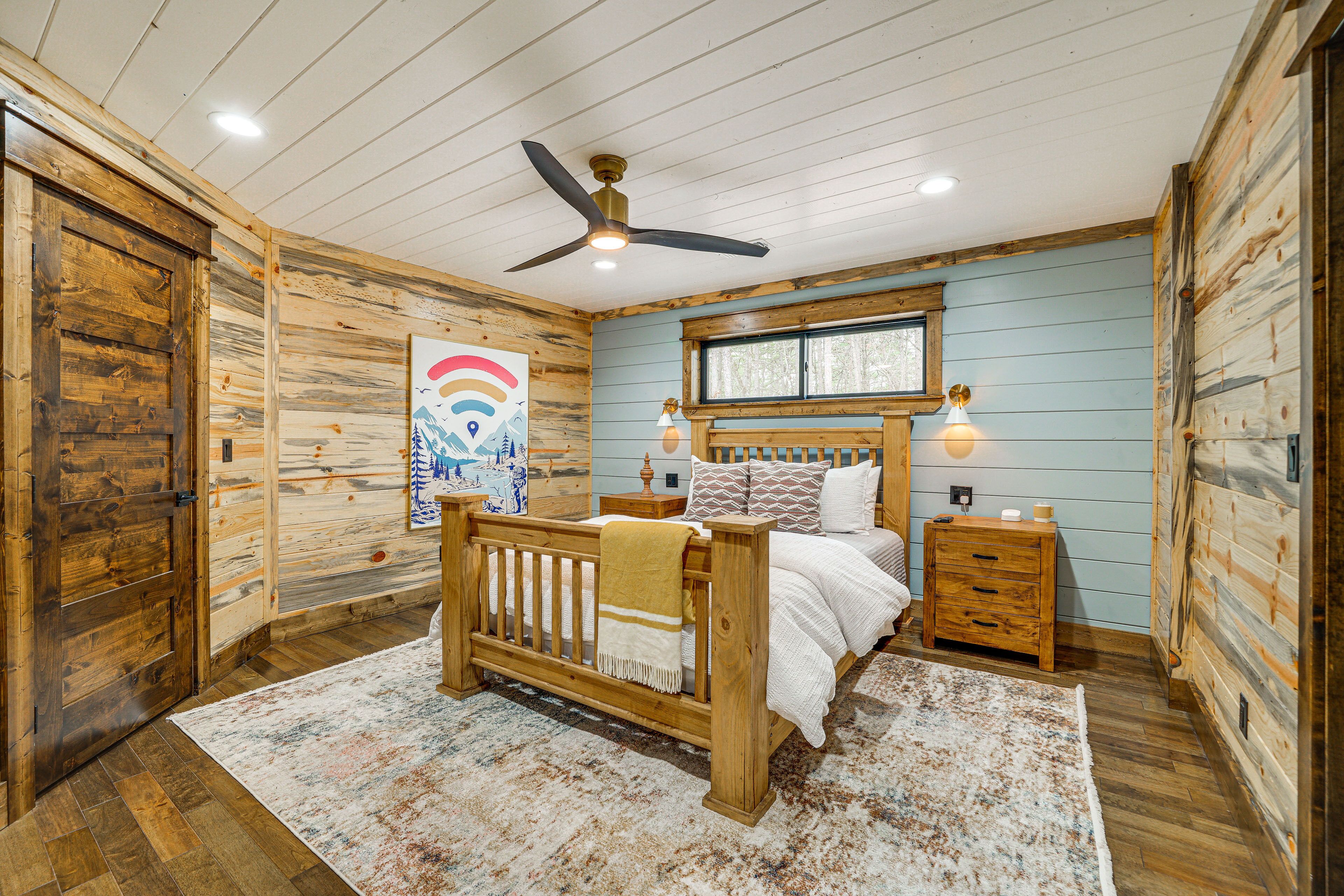 Bedroom 5 | Queen Bed | Smart TV | 2nd Floor
