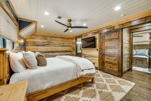 6 bedrooms, iron/ironing board, Internet, bed sheets - Grand Broken Bow Cabin w/ Hot Tub & Spacious Deck! (Broken Bow)