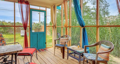 New Mexico Cottage: Private yard & Tub On-Site