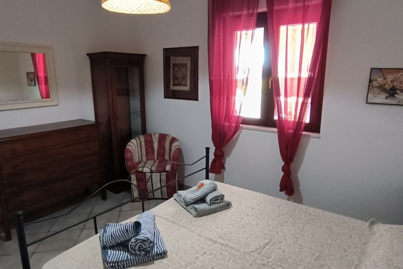 2 bedrooms, bed sheets