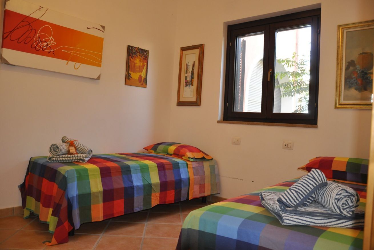 3 bedrooms, bed sheets