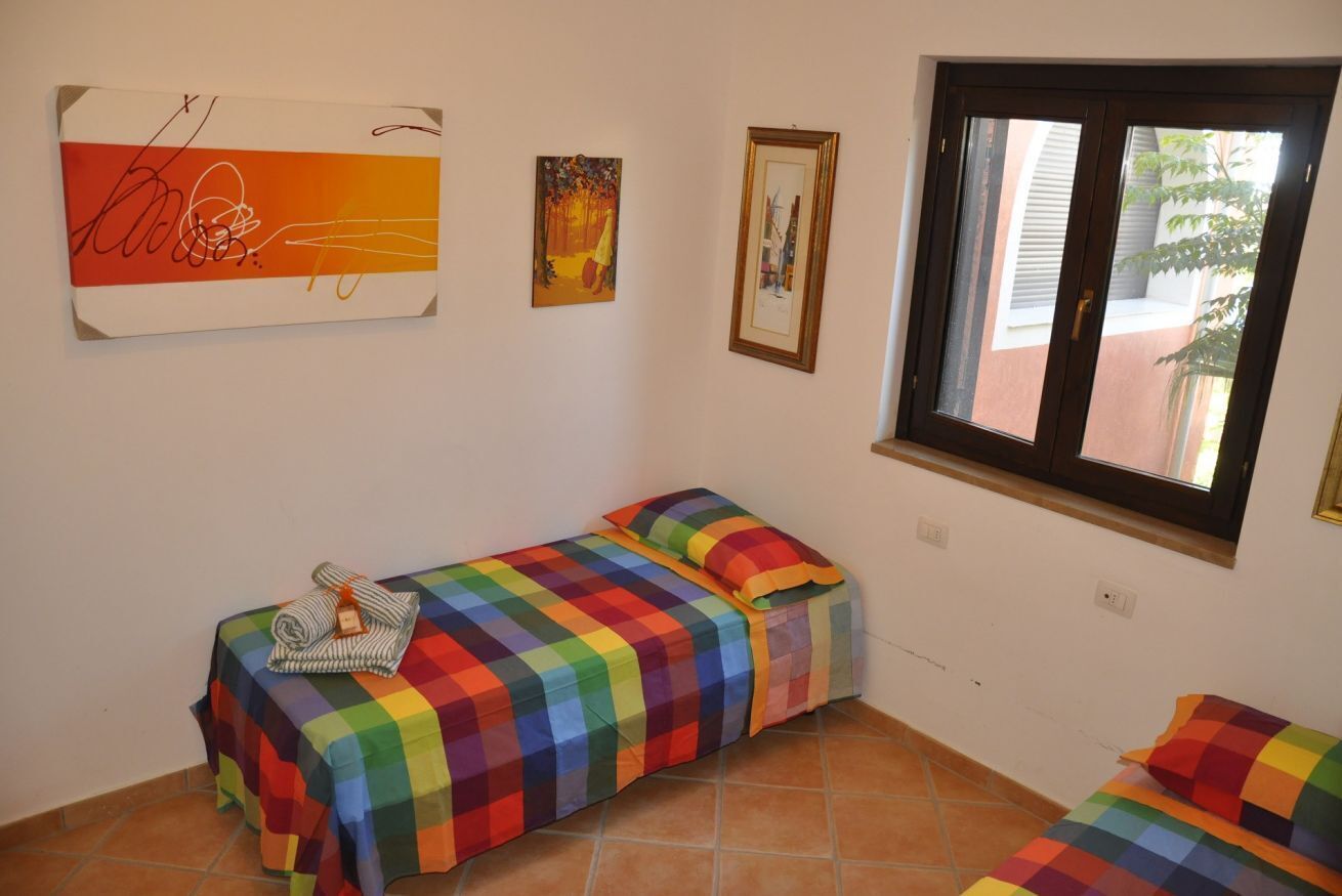 3 bedrooms, bed sheets