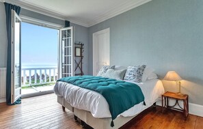 6 bedrooms, travel cot, free WiFi, bed sheets - Cozy home in Villerville with WiFi (Villerville)