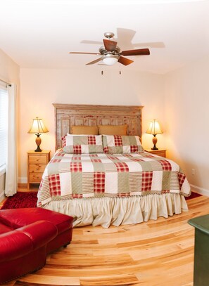 3 bedrooms, desk, iron/ironing board, free WiFi