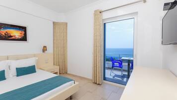 Double Room | In-room safe, laptop workspace, soundproofing, free WiFi