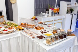 Tägliches inbegriffenes kontinentales Frühstück