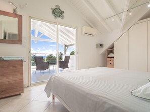 5 bedrooms, travel cot, WiFi, bed sheets