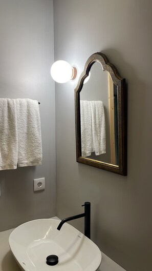 Småhus – comfort | Bad | Dusj, regndusjhode, hårføner og håndklær