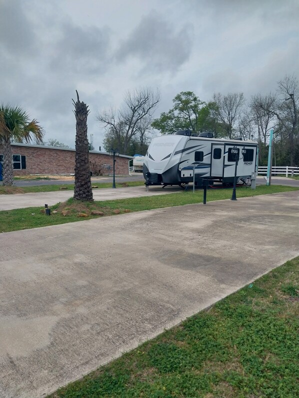Property grounds - camper lots for rent, monthly worker rates available (Lake Charles)