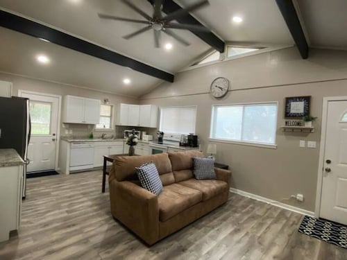 Relax with family and friends at this peaceful, Texas hill country cottage.