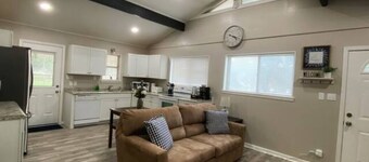 Relax with family and friends at this peaceful, Texas hill country cottage.