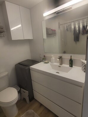 Towels, soap, shampoo, toilet paper