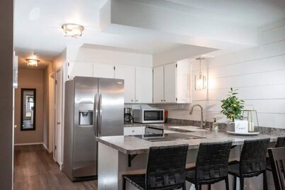 ~Clean Cozy and Quaint Oasis~