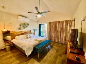 1 bedroom, free WiFi, bed sheets - Hotel downtown Cancun, great location! Private room. (Cancún)