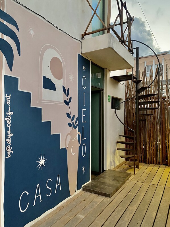 Exterior detail - Great location private bedrooms. (Cancún)