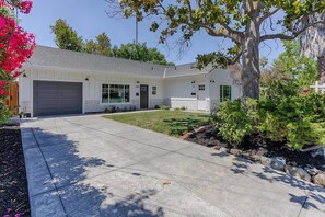 Exterior - Lux Pool Oasis, 3BR,Chic Kitchen (Concord)