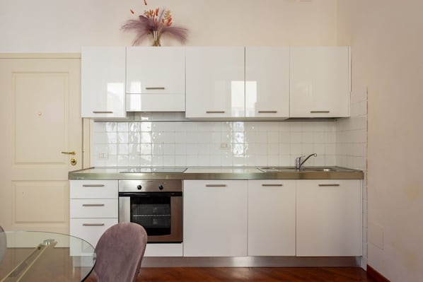 Kühlschrank, Ofen, Herdplatte, Geschirrspüler