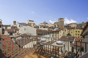 Outdoor dining - Panoramic loft with terrace near Ponte Vecchio (Firenze)