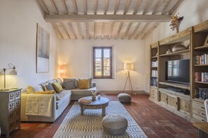 TV - Panoramic loft with terrace near Ponte Vecchio (Firenze)