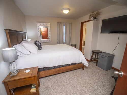 Minutes from downtown Wisconsin Dells and sports and water parks. 