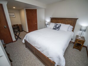 6 Schlafzimmer, Schreibtisch, Bügeleisen/Bügelbrett, WLAN