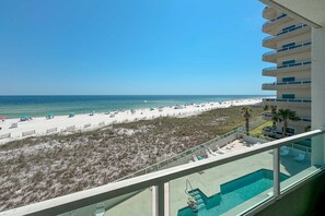 Property grounds - Silver Beach 705 | Beach front, pet friendly, outdoor living room set up! (Orange Beach)