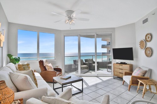 Silver Beach 705 | Beach front, pet friendly, outdoor living room set up!