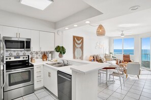 Refrigerador, microondas, horno, placa de cocina