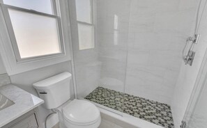 Shower, towels, toilet paper - Walk to Belmar Beach, Sleeps the whole family  (Belmar)
