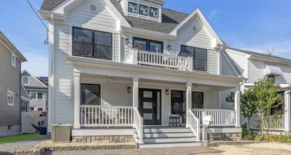 Walk to Belmar Beach, Sleeps the whole family