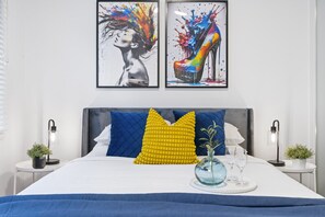 1 bedroom, desk, iron/ironing board, travel cot - South Yarra Sleek: Urban Pad (South Yarra)