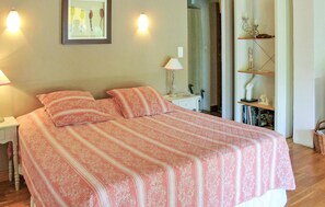 5 多间卧室、旅行婴儿床、免费 WiFi、床单