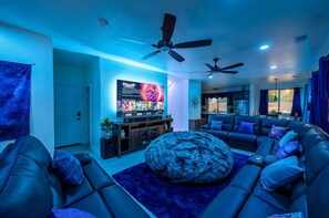 Smart-TV, Videospiele, Videothek, Stereoanlage