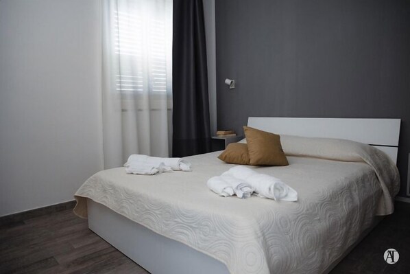 1 bedroom, travel cot, free WiFi