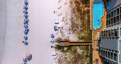 Gorgeous Gulf Front Condo -FREE BEACH SERVICE -Great Views!