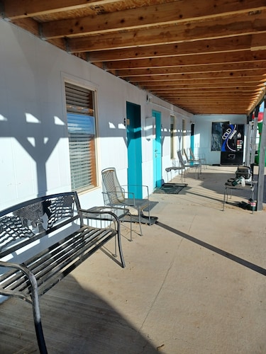 Cozy 1-bedroom hotel in fantastic Dinosaur with WiFi