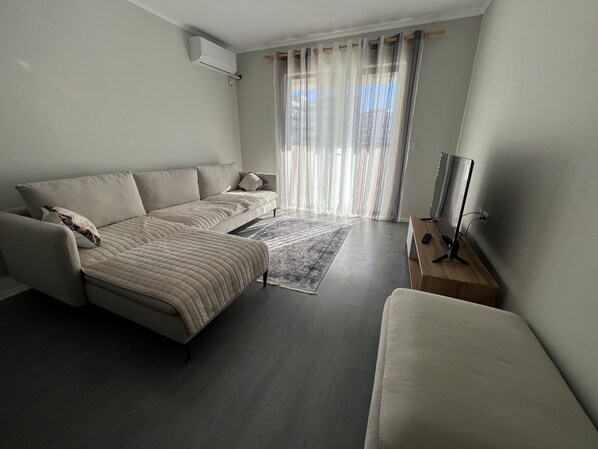 Living area - Cozy 1-bedroom apartment in lovely Tirana with AC, WiFi (Tirana)