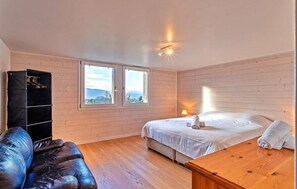 5 bedrooms, free WiFi, bed sheets