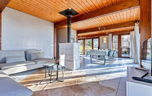 Living area - Awesome home in Talloires-Montmin (Talloires-Montmin)