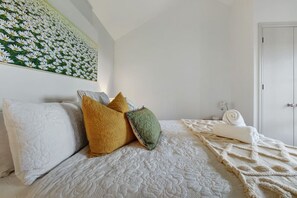 3 bedrooms, iron/ironing board, travel cot, WiFi - Chalet on Percheron - Margaret River (Margaret River)