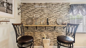 Dining - C & N Lodging, Bluffton, SC (Bluffton)
